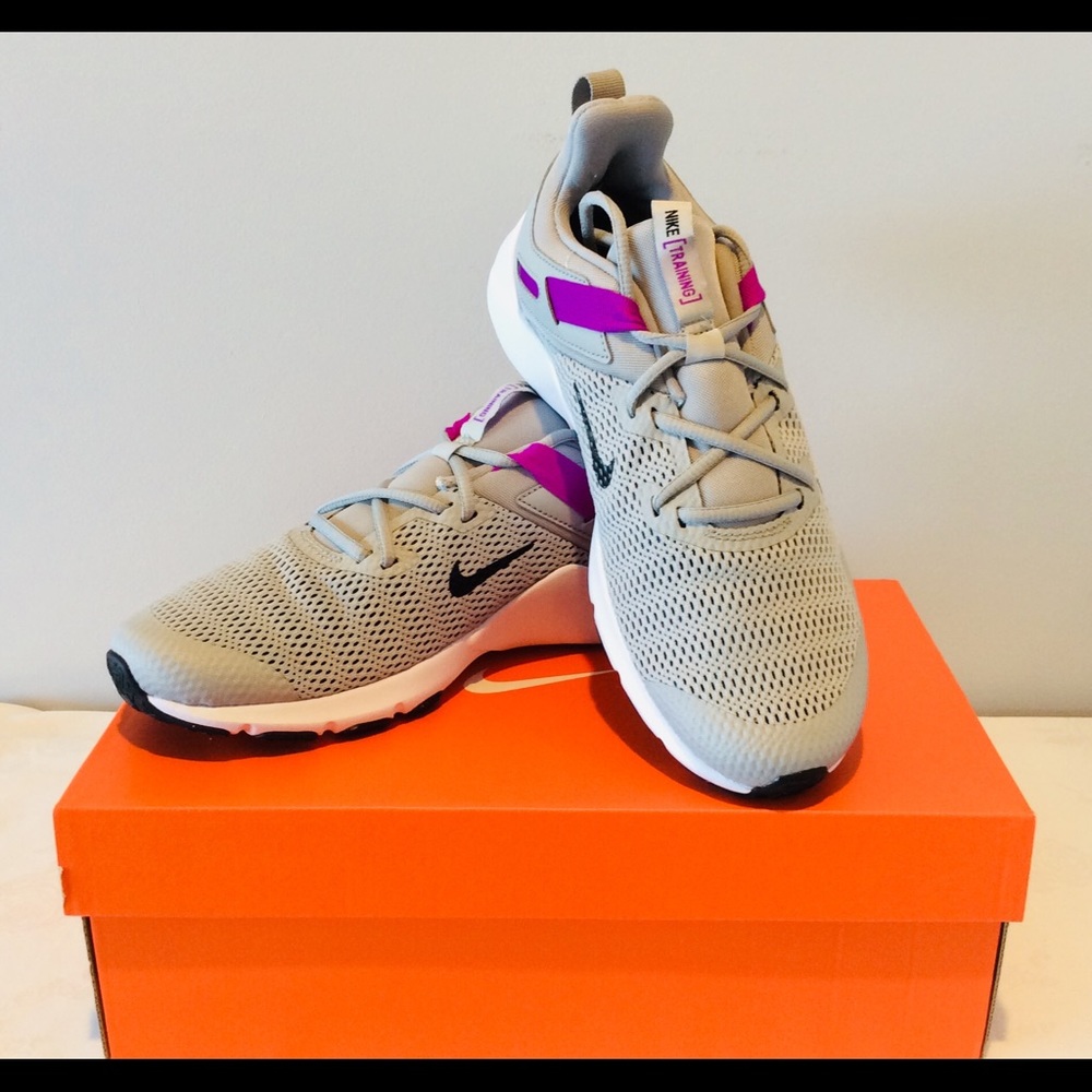Nike Legend Essential Women’s Training Shoe (NIB) - Picture 4 of 10